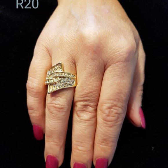 Gold layered ring with brilliant cubic zirconia stones - Picture 5 of 7